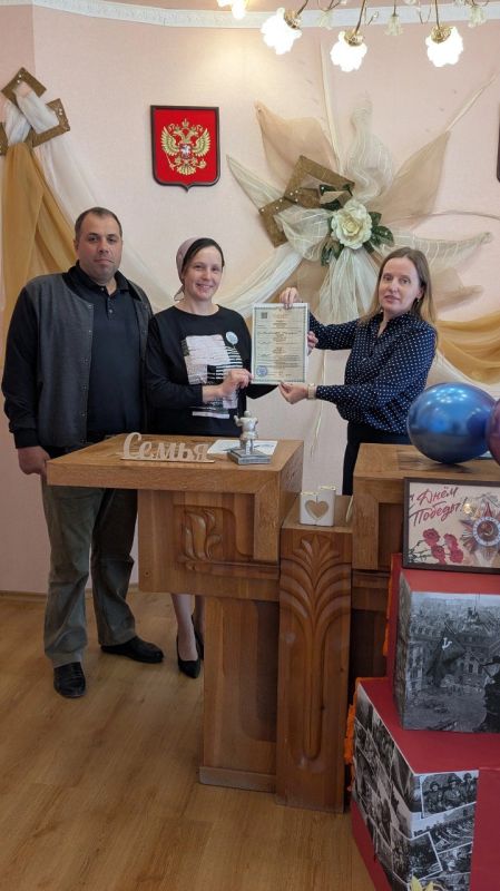 Сакский районный отдел ЗАГС провел регистрацию рождения в многодетной семье в рамках мероприятий акции «Весне спасибо за любовь» Сакский районный отдел ЗАГС провел регистрацию рождения в многодетной семье в рамках мероприятий акции «Весне спасибо за любовь»