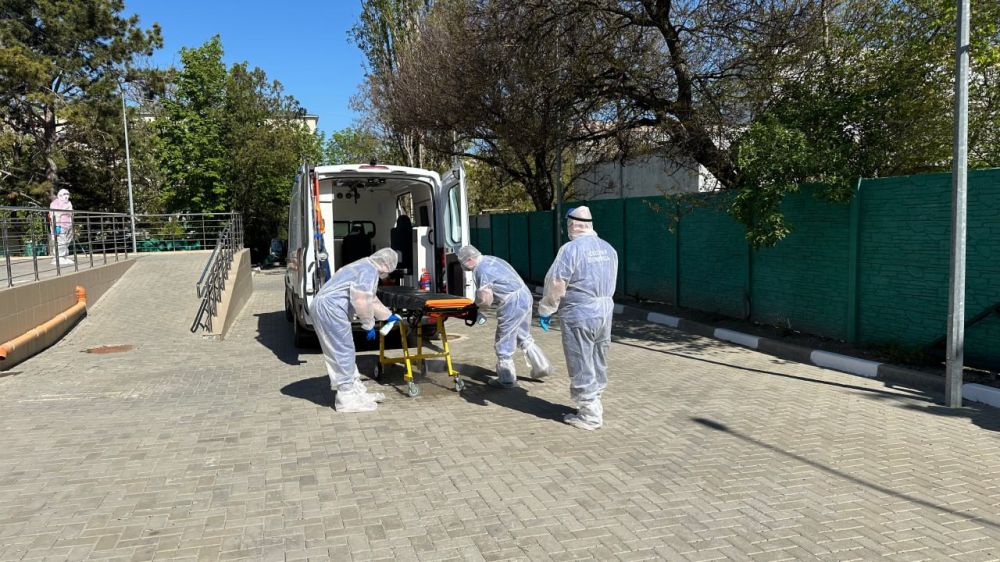 В Симферополе прошли плановые ежегодные учения по локализации очага холеры В Симферополе прошли плановые ежегодные учения по локализации очага холеры