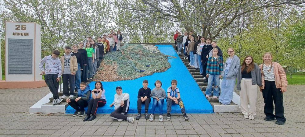 В канун 80-летия Великой Победы кадеты 6-А класса Лицея искусств города Керчи посетили город- герой Новороссийск В канун 80-летия Великой Победы кадеты 6-А класса Лицея искусств города Керчи посетили город- герой Новороссийск