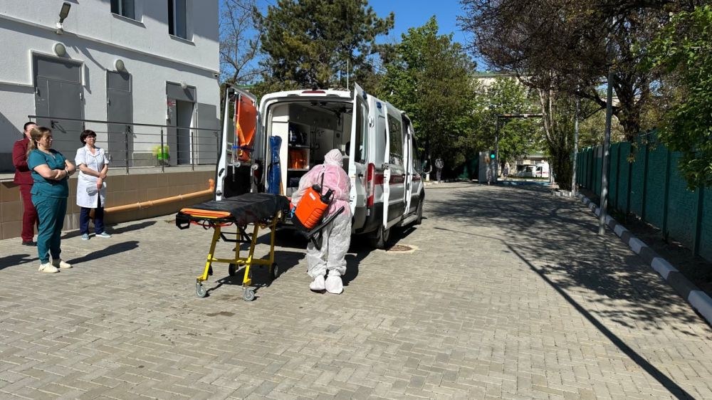 В Симферополе прошли плановые ежегодные учения по локализации очага холеры В Симферополе прошли плановые ежегодные учения по локализации очага холеры