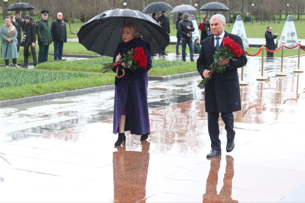 Владимир Константинов: В преддверии 80-летия Великой Победы в рамках мероприятий Совета законодателей России почтили память солдат и мирных жителей, погибших в годы Великой Отечественной войны, на Пискаревском мемориальном... Владимир Константинов: В преддверии 80-летия Великой Победы в рамках мероприятий Совета законодателей России почтили память солдат и мирных жителей, погибших в годы Великой Отечественной войны, на Пискаревском мемориальном...