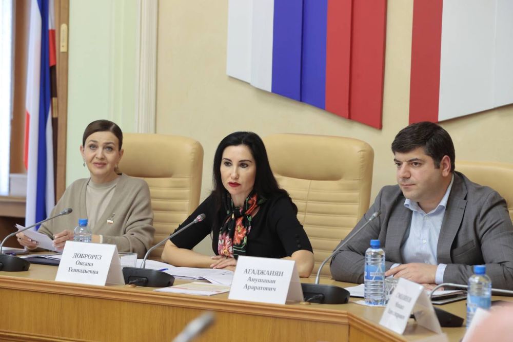 На заседании Комитета по промышленности, торговле и предпринимательству под председательством Оксаны Доброрез депутаты обсудили вопросы, касающиеся цен на социально значимые продовольственные товары, и функционирования... На заседании Комитета по промышленности, торговле и предпринимательству под председательством Оксаны Доброрез депутаты обсудили вопросы, касающиеся цен на социально значимые продовольственные товары, и функционирования...