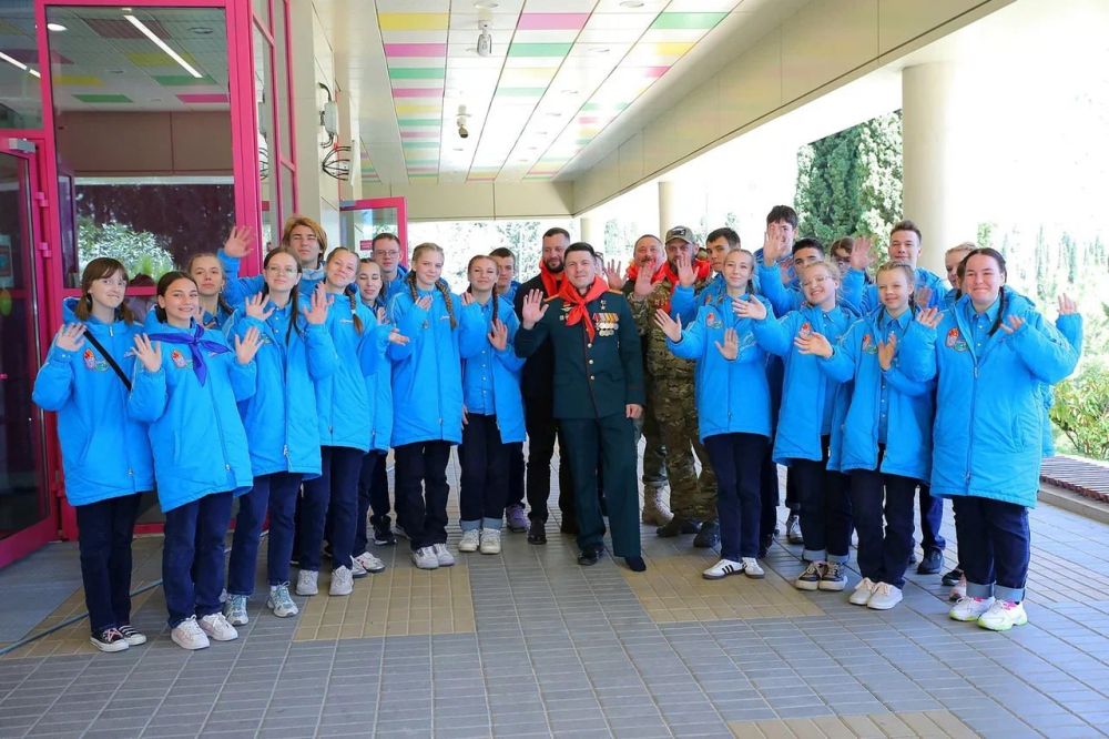 Участники специальной военной операции провели в Международном детском центре «Артек» урок мужества, посвященный 81-й годовщине его освобождения от фашистских захватчиков Участники специальной военной операции провели в Международном детском центре «Артек» урок мужества, посвященный 81-й годовщине его освобождения от фашистских захватчиков