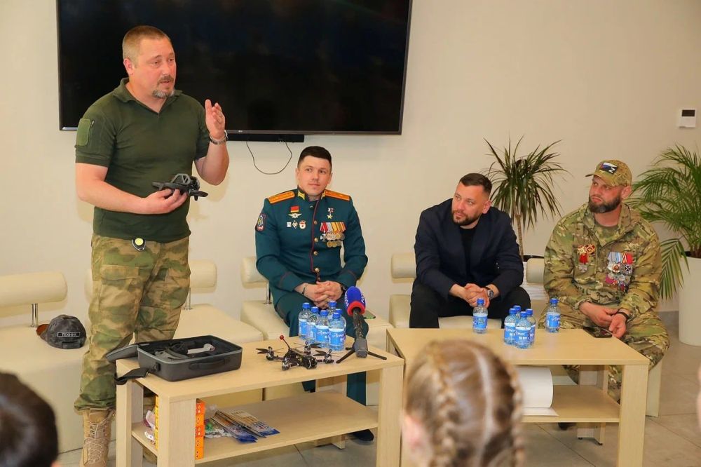 Участники специальной военной операции провели в Международном детском центре «Артек» урок мужества, посвященный 81-й годовщине его освобождения от фашистских захватчиков Участники специальной военной операции провели в Международном детском центре «Артек» урок мужества, посвященный 81-й годовщине его освобождения от фашистских захватчиков