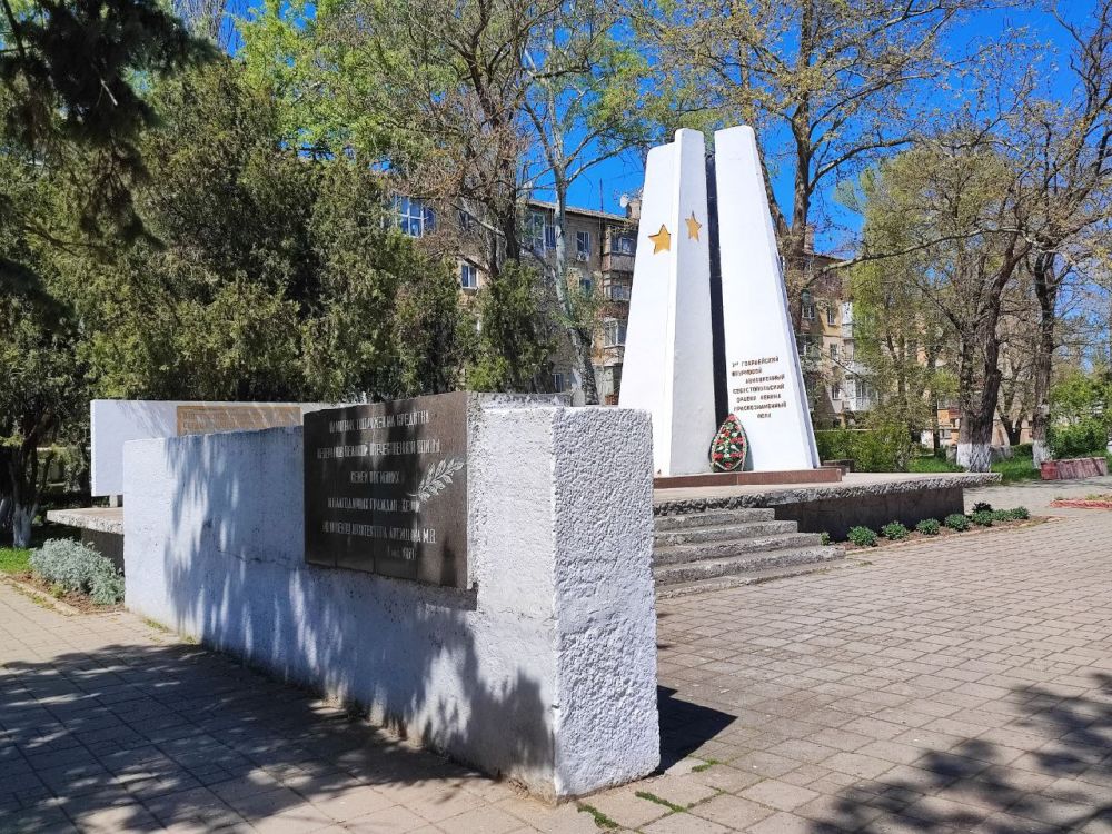 #инфраструктура_для_жизни. В 1968 году в Керчи был открыт сквер Лётчиков #инфраструктура_для_жизни. В 1968 году в Керчи был открыт сквер Лётчиков