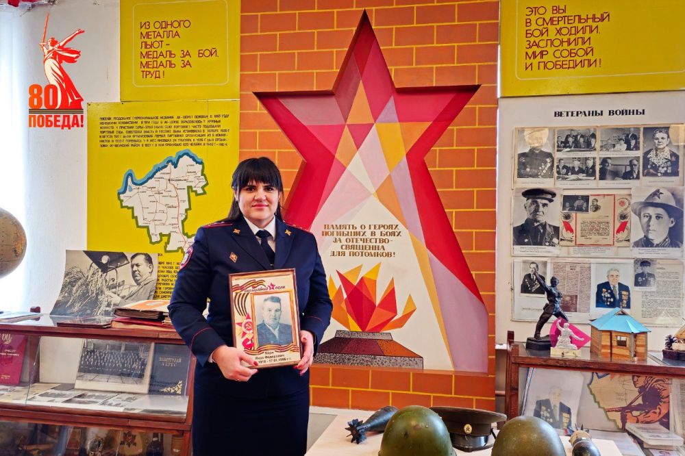 МВД по Республики Крым присоединилось к всероссийскому флешмобу «С нами Победа!», приуроченному к 80-й годовщине Победы в Великой Отечественной войне