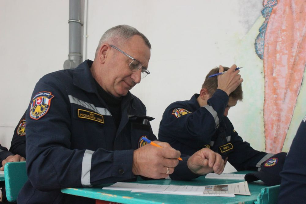 В Крыму выявили самого лучшего водителя пожарного автомобиля В Крыму выявили самого лучшего водителя пожарного автомобиля