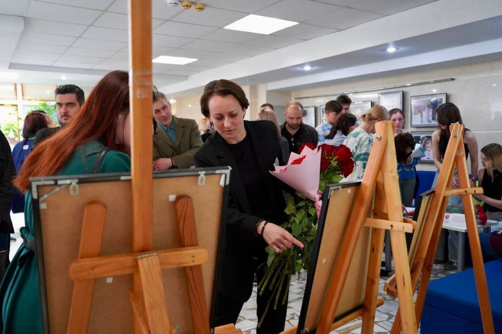 В Симферополе открылась фотовыставка «Путь к храму», приуроченная к 5-й годовщине Крымского детского хосписа В Симферополе открылась фотовыставка «Путь к храму», приуроченная к 5-й годовщине Крымского детского хосписа