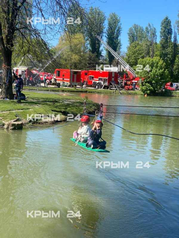 В Симферополе работает интерактивная выставка техники МЧС В Симферополе работает интерактивная выставка техники МЧС