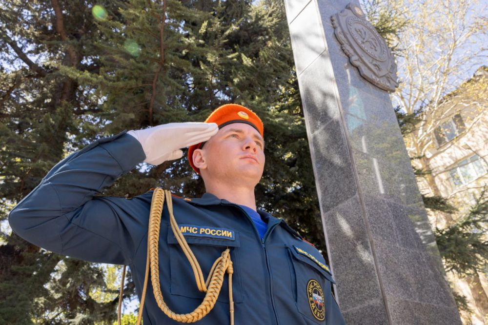 Аксёнов поздравил крымских пожарных с профессиональным праздником Аксёнов поздравил крымских пожарных с профессиональным праздником