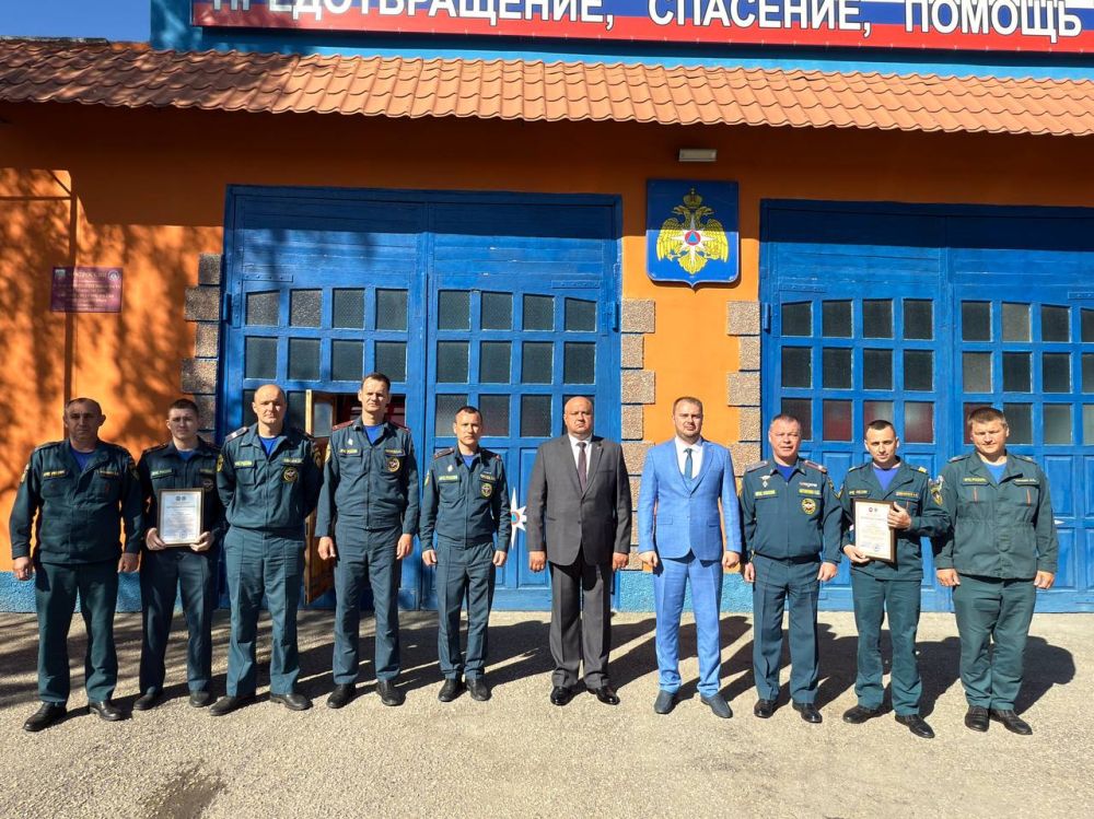 Антон Кравец: Сегодня, в праздничный день, совместно с председателем районного совета Дмитрием Мильгевским посетили пожарную часть в пгт.Нижнегорский и вручили почетные грамоты за добросовестный труд, высокий...