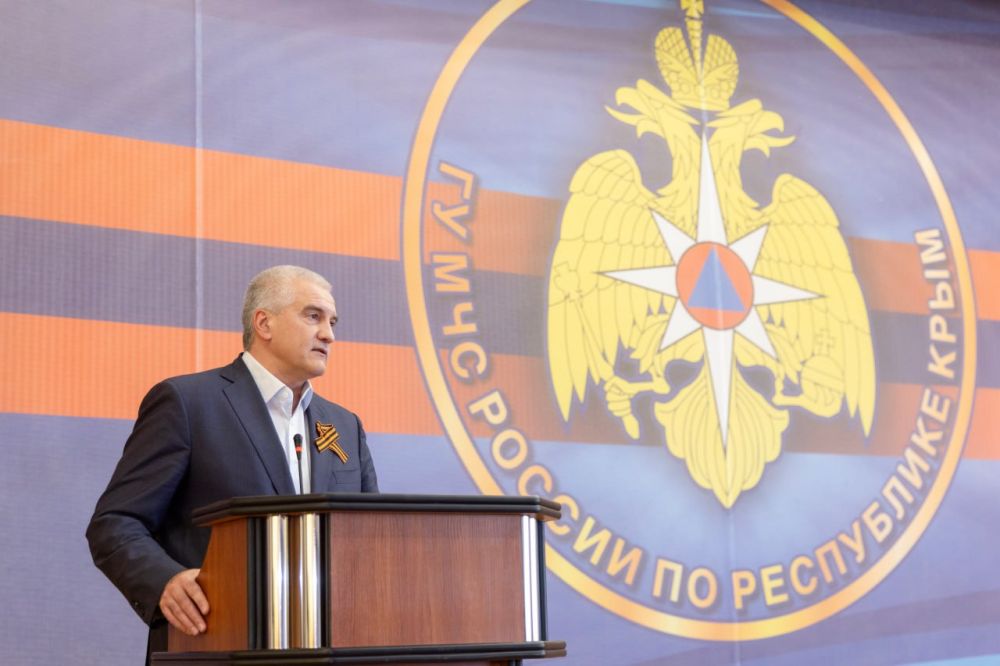 Аксёнов поздравил крымских пожарных с профессиональным праздником Аксёнов поздравил крымских пожарных с профессиональным праздником