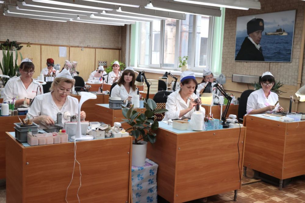 Владимир Константинов: Дорогие крымчане!. Поздравляю вас с Праздником Весны и Труда! Этот день — один из самых популярных в России — объединяет нас, напоминает о высоком значении созидательного труда на благо нашей... Владимир Константинов: Дорогие крымчане!. Поздравляю вас с Праздником Весны и Труда! Этот день — один из самых популярных в России — объединяет нас, напоминает о высоком значении созидательного труда на благо нашей...
