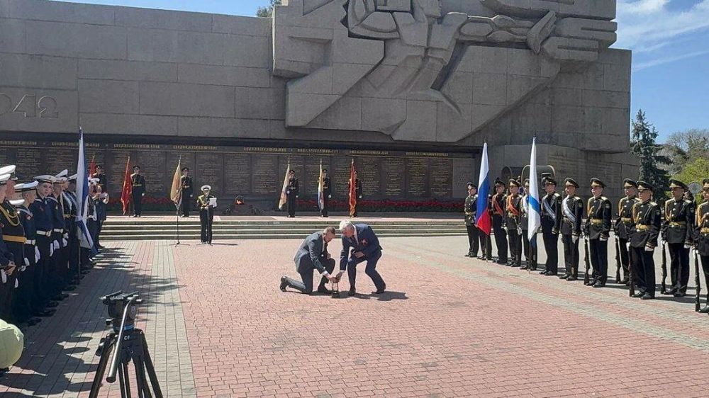 Владимир Сальдо: Региональное отделение «Единой России» доставит в Херсонскую область частицу Вечного огня из Севастополя Владимир Сальдо: Региональное отделение «Единой России» доставит в Херсонскую область частицу Вечного огня из Севастополя