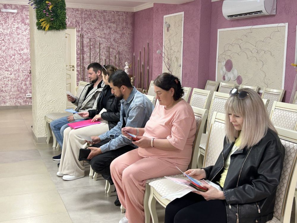 Мы продолжаем подводить итоги апрельской Школы молодожёнов и Школы молодых родителей, которые прошли во всех отделах ЗАГС Мы продолжаем подводить итоги апрельской Школы молодожёнов и Школы молодых родителей, которые прошли во всех отделах ЗАГС