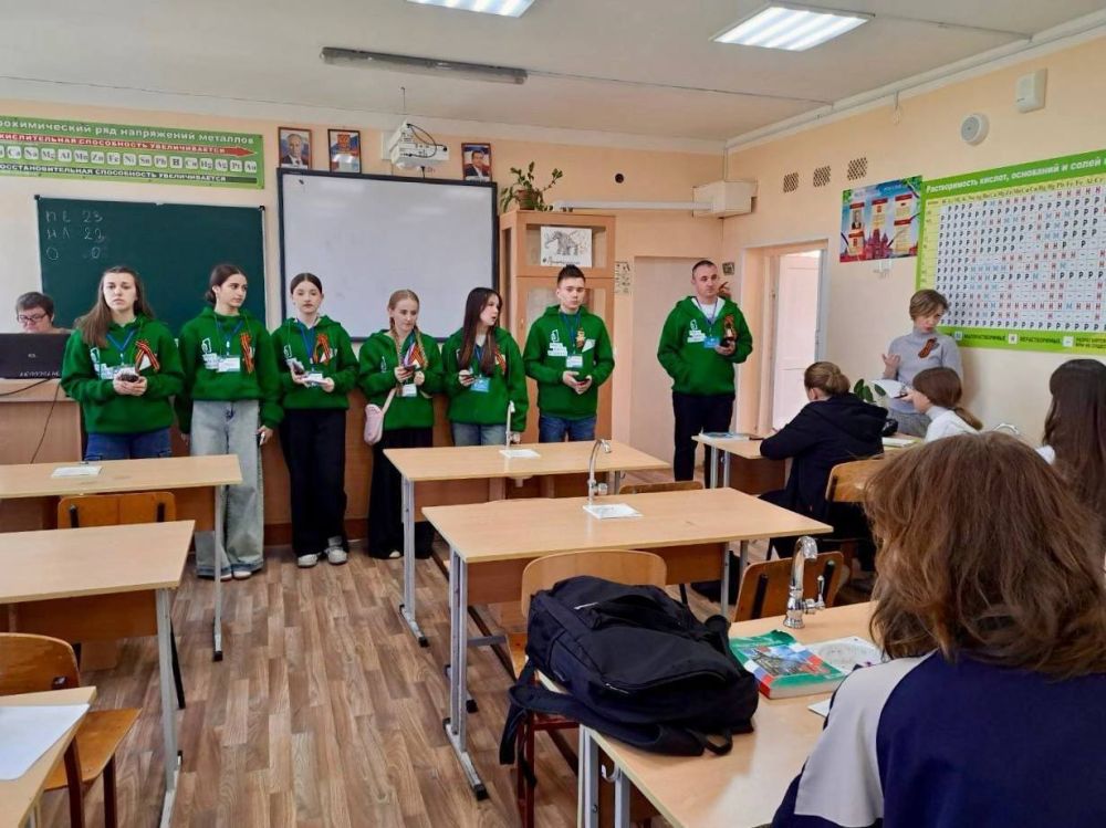 Волонтёры помогают выбирать, каким будет Крым завтра Волонтёры помогают выбирать, каким будет Крым завтра
