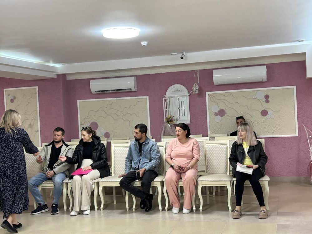 Мы продолжаем подводить итоги апрельской Школы молодожёнов и Школы молодых родителей, которые прошли во всех отделах ЗАГС Мы продолжаем подводить итоги апрельской Школы молодожёнов и Школы молодых родителей, которые прошли во всех отделах ЗАГС
