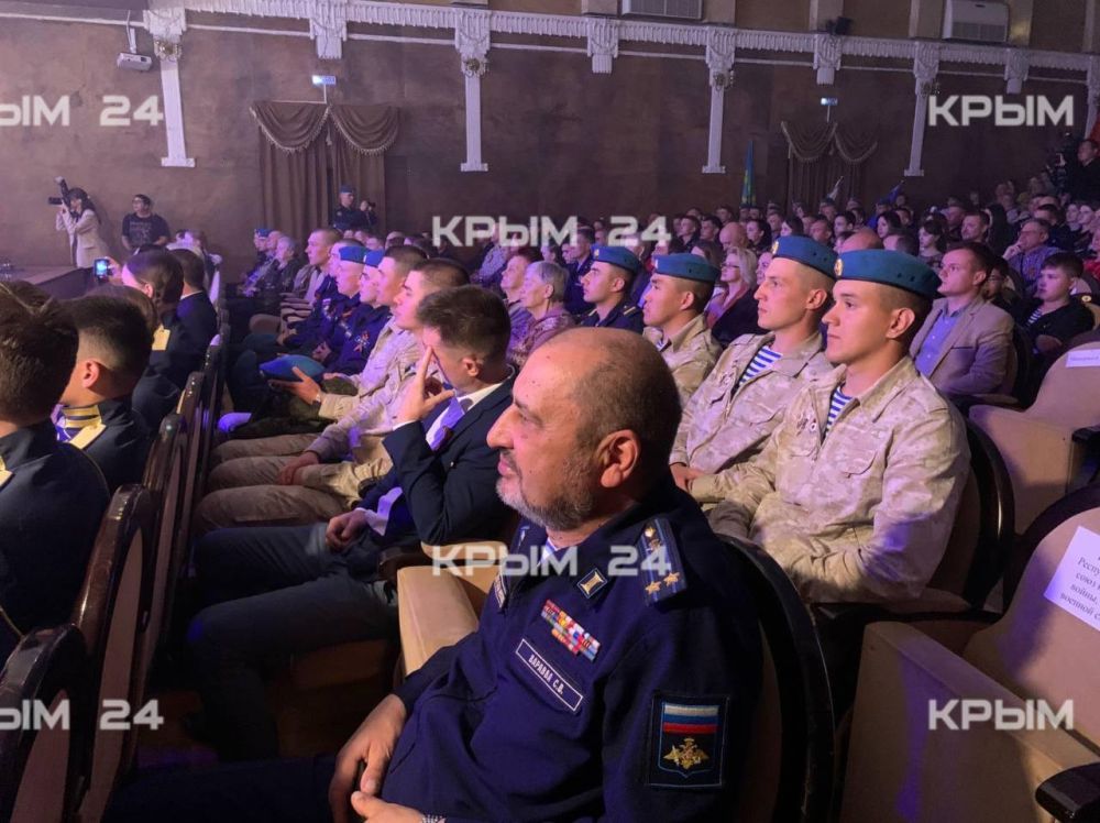В Симферополе прошёл митинг-концерт «Победили в 1945 — победим и сейчас» В Симферополе прошёл митинг-концерт «Победили в 1945 — победим и сейчас»