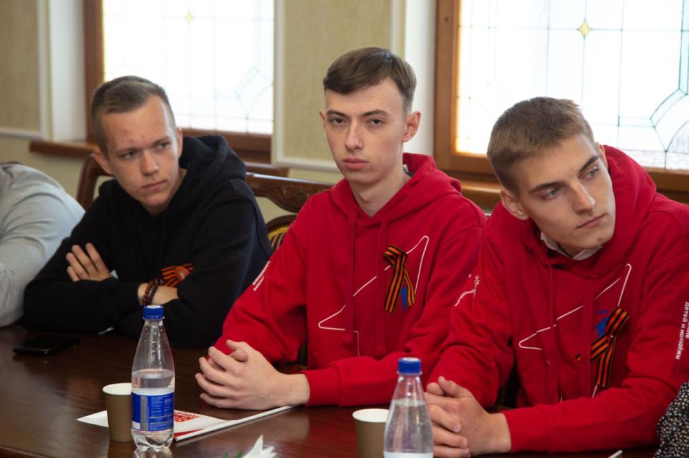 Владимир Константинов: В КФУ имени В.И. Вернадского встретился с крымской молодёжью, ответил на вопросы студентов, касающиеся патриотического воспитания, сохранения исторической памяти, роли военных медиков в годы Великой... Владимир Константинов: В КФУ имени В.И. Вернадского встретился с крымской молодёжью, ответил на вопросы студентов, касающиеся патриотического воспитания, сохранения исторической памяти, роли военных медиков в годы Великой...
