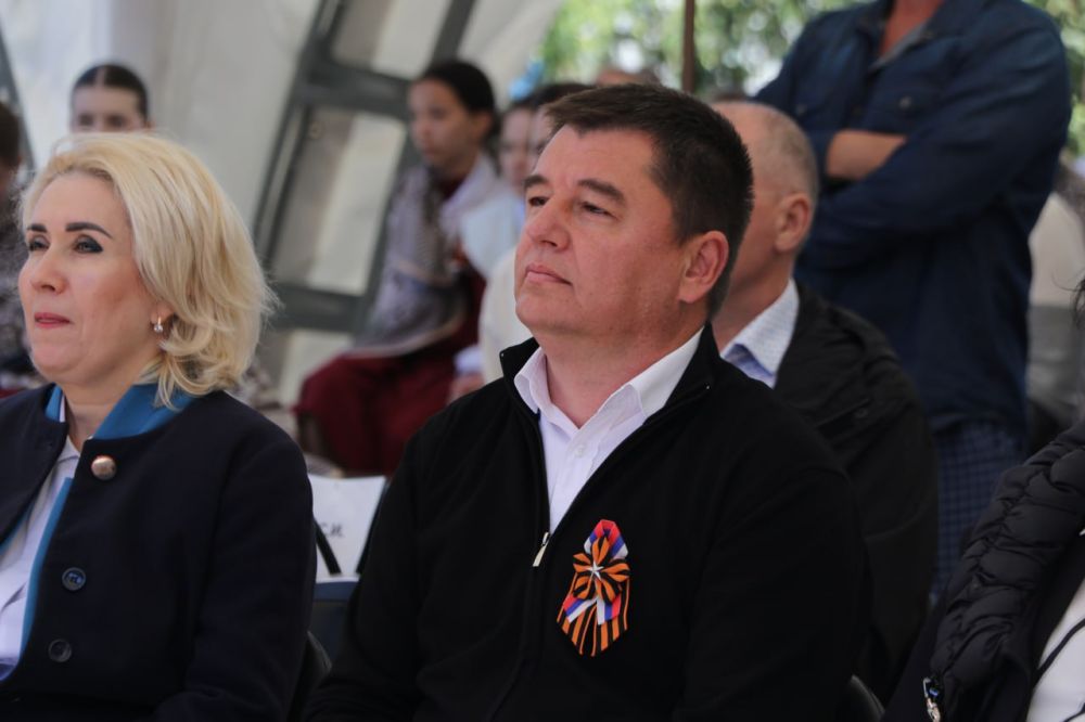 В селе Песчаное в Детском оздоровительном пансионате "Радуга" состоялось мероприятие, посвященное 80-летию Победы в Великой Отечественной войне В селе Песчаное в Детском оздоровительном пансионате "Радуга" состоялось мероприятие, посвященное 80-летию Победы в Великой Отечественной войне