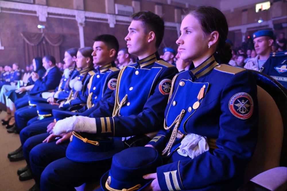 В Симферополе прошёл митинг-концерт «Победили в 1945 — победим и сейчас» В Симферополе прошёл митинг-концерт «Победили в 1945 — победим и сейчас»