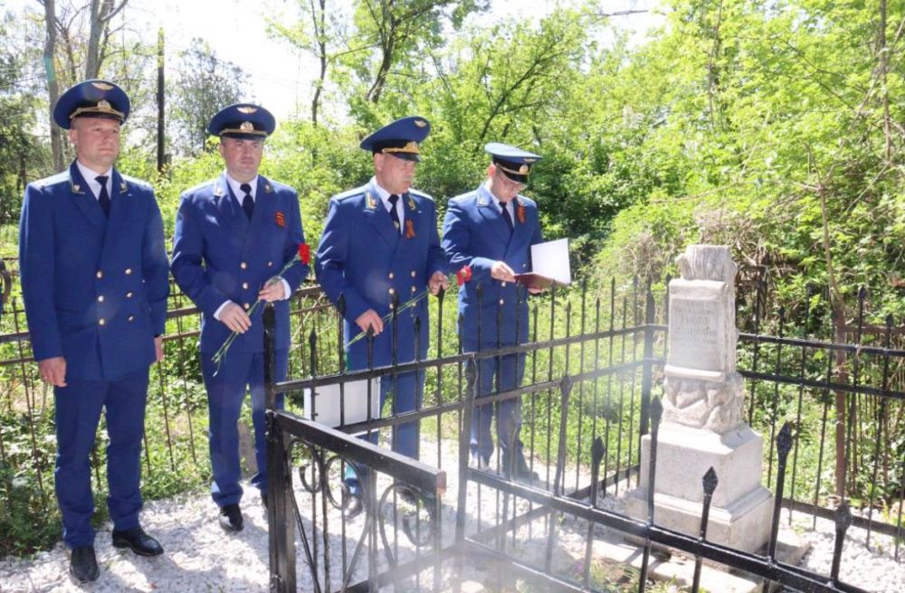 Работники прокуратуры почтили память ветеранов ведомства – участников Великой Отечественной войны Работники прокуратуры почтили память ветеранов ведомства – участников Великой Отечественной войны