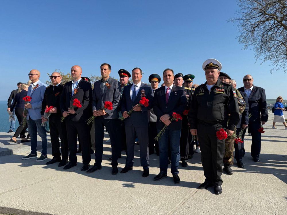4 мая в Городе-Герое Керчь, на горе Митридат, состоялось торжественное мероприятие, посвящённое автопробегу «ГОРОДА-ГЕРОИ – ГОРОДА ГЕРОЕВ» 4 мая в Городе-Герое Керчь, на горе Митридат, состоялось торжественное мероприятие, посвящённое автопробегу «ГОРОДА-ГЕРОИ – ГОРОДА ГЕРОЕВ»