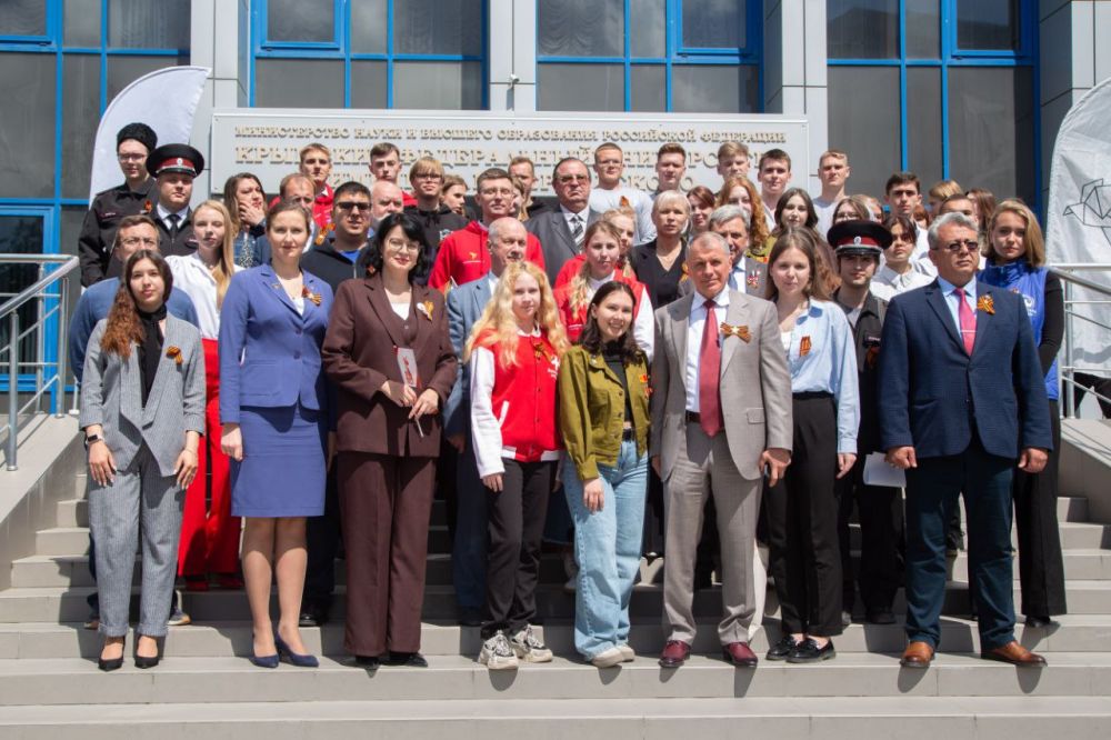 Владимир Константинов: В КФУ имени В.И. Вернадского встретился с крымской молодёжью, ответил на вопросы студентов, касающиеся патриотического воспитания, сохранения исторической памяти, роли военных медиков в годы Великой... Владимир Константинов: В КФУ имени В.И. Вернадского встретился с крымской молодёжью, ответил на вопросы студентов, касающиеся патриотического воспитания, сохранения исторической памяти, роли военных медиков в годы Великой...