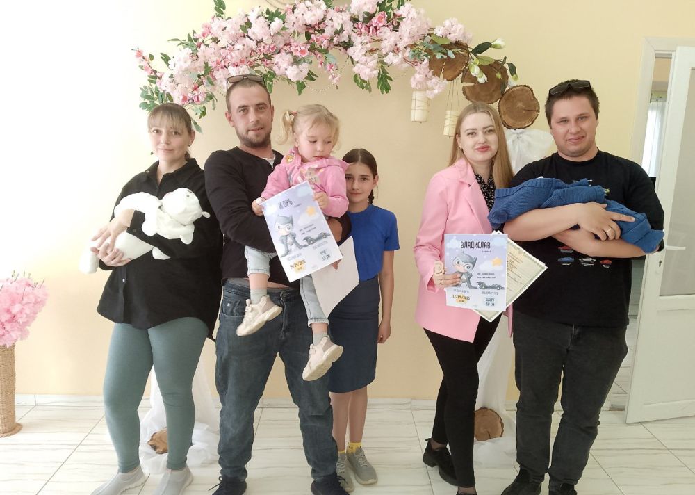 Весна - время пробуждения, когда природа оживает, а сердца людей открываются для новых чувств Весна - время пробуждения, когда природа оживает, а сердца людей открываются для новых чувств