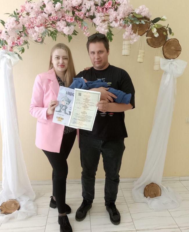 Весна - время пробуждения, когда природа оживает, а сердца людей открываются для новых чувств Весна - время пробуждения, когда природа оживает, а сердца людей открываются для новых чувств
