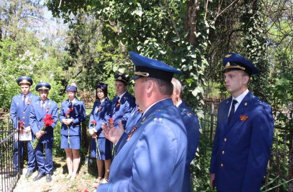 Работники прокуратуры почтили память ветеранов ведомства – участников Великой Отечественной войны Работники прокуратуры почтили память ветеранов ведомства – участников Великой Отечественной войны