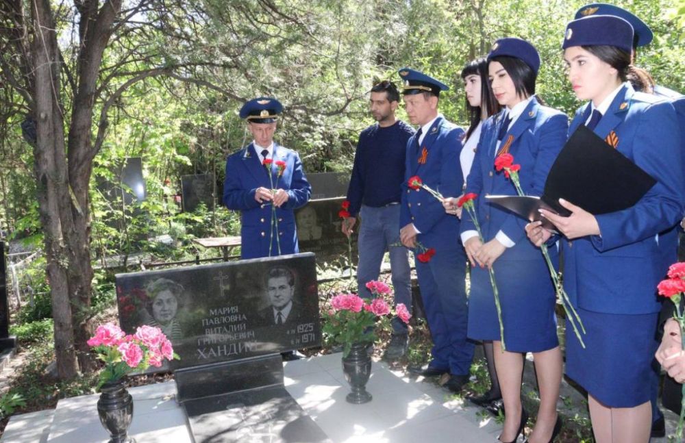 Работники прокуратуры почтили память ветеранов ведомства – участников Великой Отечественной войны Работники прокуратуры почтили память ветеранов ведомства – участников Великой Отечественной войны