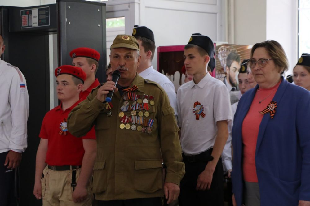 Ольга Урайкина: В преддверии дня Победы совместно с депутатом Государственного Совета Республики Крым Василием Рогатиным и главой Каштановского сельского поселения Юлией Левшуковой с цветами и подарками посетили ветеранов... Ольга Урайкина: В преддверии дня Победы совместно с депутатом Государственного Совета Республики Крым Василием Рогатиным и главой Каштановского сельского поселения Юлией Левшуковой с цветами и подарками посетили ветеранов...