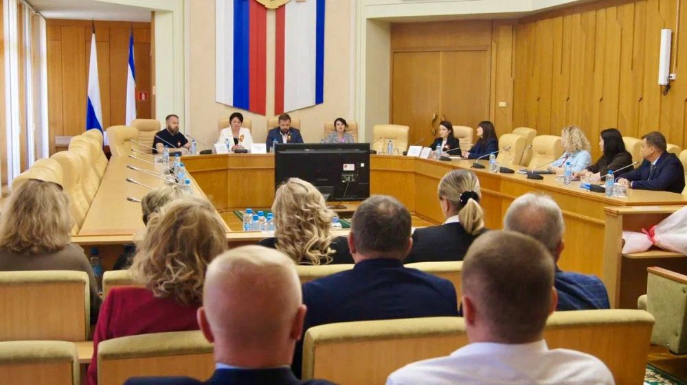 Константин Шимановский: Насыщенный понедельник в Государственном Совете Республики Крым! Встречу с главами муниципалитетов провела Сопредседатель Всероссийской ассоциации развития местного самоуправления Галина Викторовна... Константин Шимановский: Насыщенный понедельник в Государственном Совете Республики Крым! Встречу с главами муниципалитетов провела Сопредседатель Всероссийской ассоциации развития местного самоуправления Галина Викторовна...