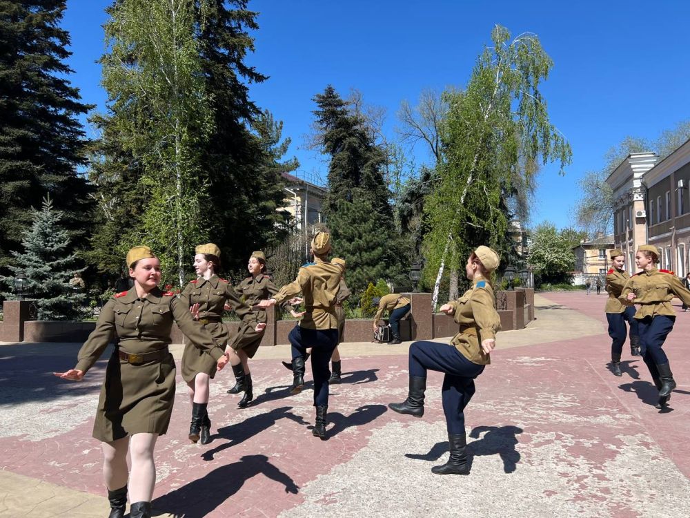 Члены Общественной палаты Крыма организовали памятные мероприятия к 80-летию Победы в медицинском вузе Члены Общественной палаты Крыма организовали памятные мероприятия к 80-летию Победы в медицинском вузе