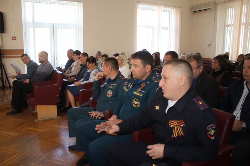 Вопросы жизнеобеспечения Феодосийского округа рассмотрели на аппаратном совещании в Администрации города Вопросы жизнеобеспечения Феодосийского округа рассмотрели на аппаратном совещании в Администрации города
