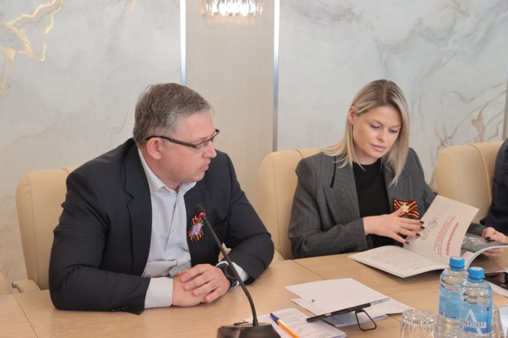 Владимир Константинов: Авторский коллектив во главе с депутатом Государственного Совета Республики Крым Владимиром Бобковым издал книгу для детей младшего школьного возраста, посвящённую событиям, происходившим в Крыму в... Владимир Константинов: Авторский коллектив во главе с депутатом Государственного Совета Республики Крым Владимиром Бобковым издал книгу для детей младшего школьного возраста, посвящённую событиям, происходившим в Крыму в...