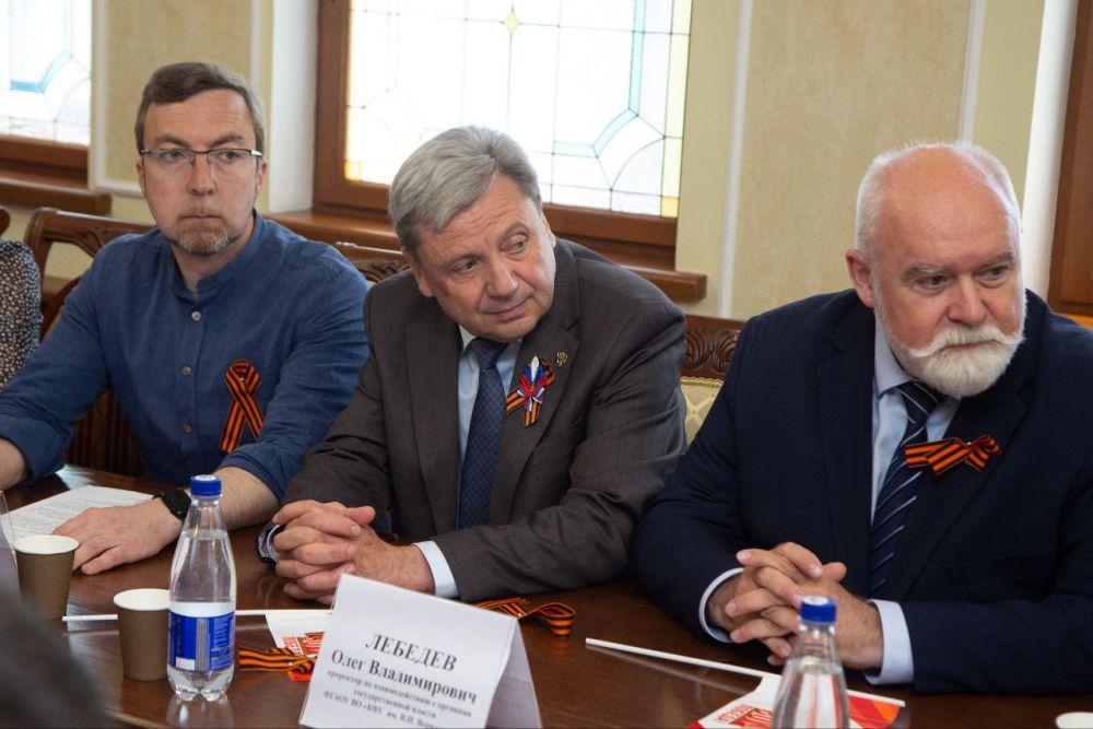 Владимир Константинов: В КФУ имени В.И. Вернадского встретился с крымской молодёжью, ответил на вопросы студентов, касающиеся патриотического воспитания, сохранения исторической памяти, роли военных медиков в годы Великой... Владимир Константинов: В КФУ имени В.И. Вернадского встретился с крымской молодёжью, ответил на вопросы студентов, касающиеся патриотического воспитания, сохранения исторической памяти, роли военных медиков в годы Великой...