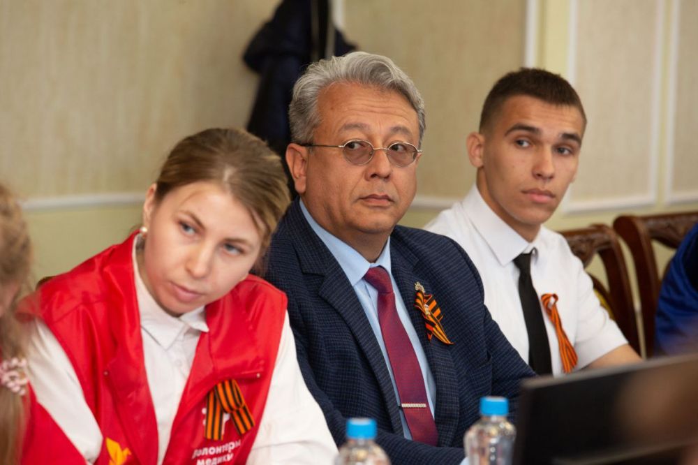 Владимир Константинов: В КФУ имени В.И. Вернадского встретился с крымской молодёжью, ответил на вопросы студентов, касающиеся патриотического воспитания, сохранения исторической памяти, роли военных медиков в годы Великой... Владимир Константинов: В КФУ имени В.И. Вернадского встретился с крымской молодёжью, ответил на вопросы студентов, касающиеся патриотического воспитания, сохранения исторической памяти, роли военных медиков в годы Великой...