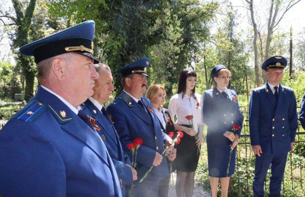 Работники прокуратуры почтили память ветеранов ведомства – участников Великой Отечественной войны Работники прокуратуры почтили память ветеранов ведомства – участников Великой Отечественной войны