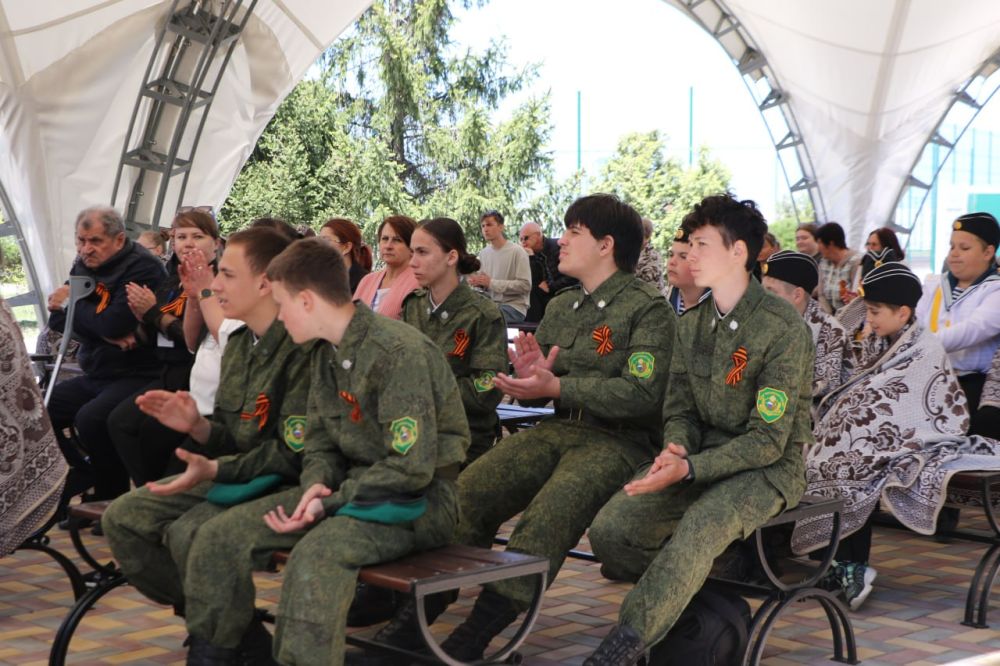 Ольга Урайкина: Сегодня в ФГБУ «Детский оздоровительный пансионат «Радуга» с. Песчаное совместно с первым заместителем главы администрации Бахчисарайского района Энвером Аблаевым, главой администрации Песчановского сельского... Ольга Урайкина: Сегодня в ФГБУ «Детский оздоровительный пансионат «Радуга» с. Песчаное совместно с первым заместителем главы администрации Бахчисарайского района Энвером Аблаевым, главой администрации Песчановского сельского...