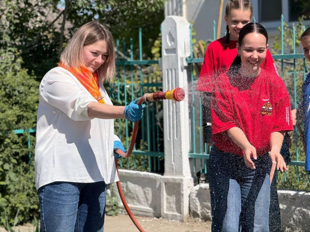 "Движение Первых» провело субботник у ветерана Великой Отечественной войны Чалухиди Марии Адамовны "Движение Первых» провело субботник у ветерана Великой Отечественной войны Чалухиди Марии Адамовны