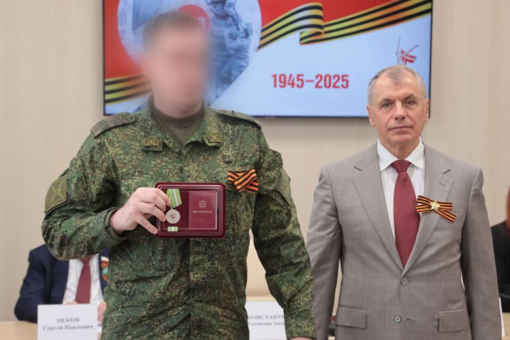 Владимир Константинов: В преддверии 80-летия Великой Победы наградил несовершеннолетних узников фашистских концлагерей, жителей блокадного Ленинграда, а также участников СВО, военнослужащих, членов поисковых организаций... Владимир Константинов: В преддверии 80-летия Великой Победы наградил несовершеннолетних узников фашистских концлагерей, жителей блокадного Ленинграда, а также участников СВО, военнослужащих, членов поисковых организаций...