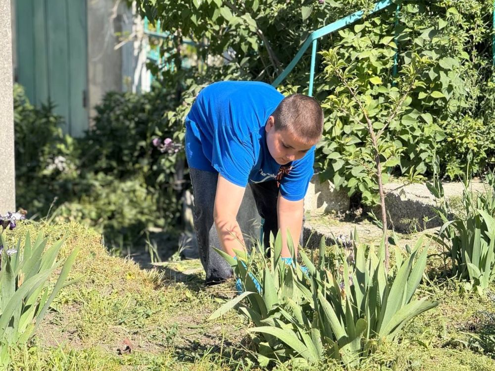 "Движение Первых» провело субботник у ветерана Великой Отечественной войны Чалухиди Марии Адамовны "Движение Первых» провело субботник у ветерана Великой Отечественной войны Чалухиди Марии Адамовны