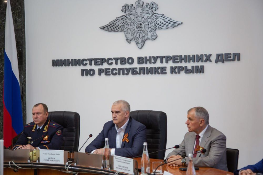 Владимир Константинов: Указом Президента России Владимира Владимировича Путина новым Министром внутренних дел по Республике Крым назначен генерал-майор полиции Алексей Петрович Дмитриев Владимир Константинов: Указом Президента России Владимира Владимировича Путина новым Министром внутренних дел по Республике Крым назначен генерал-майор полиции Алексей Петрович Дмитриев