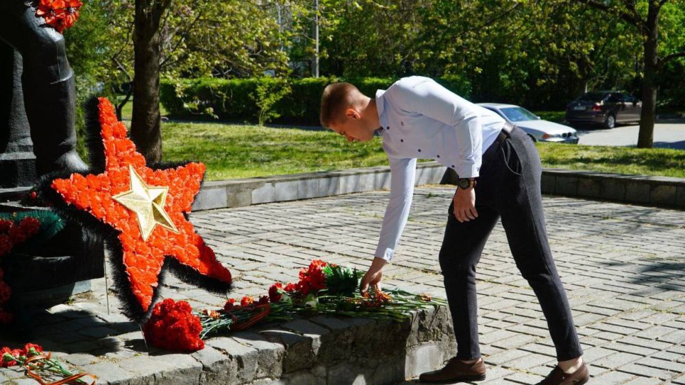 В Крыму почтили память военных корреспондентов в преддверии Дня Победы В Крыму почтили память военных корреспондентов в преддверии Дня Победы