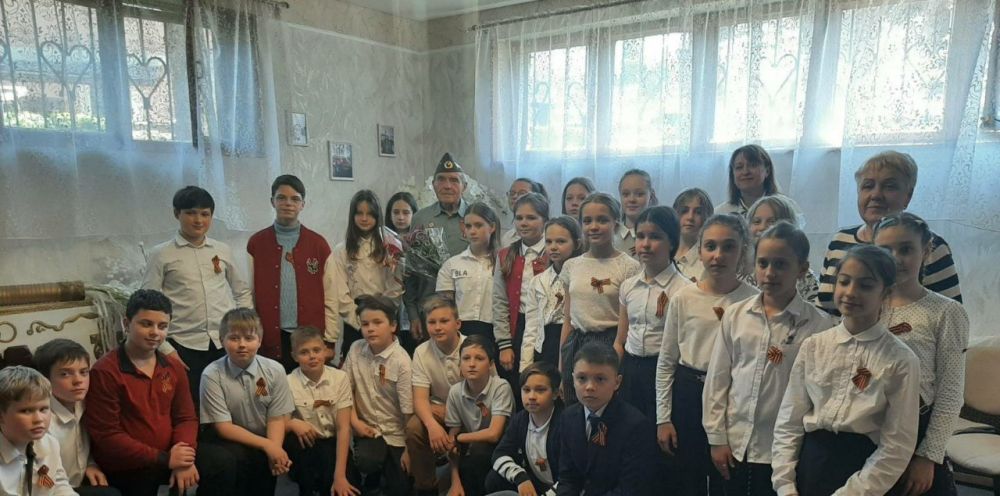 Сегодня в рубрике «Портрет героя» мы хотим рассказать об одном интересном и известном человеке из города Ялты, который является настоящим примером патриотизма, мужества и силы духа - это ветеран Великой Отечественной войны... Сегодня в рубрике «Портрет героя» мы хотим рассказать об одном интересном и известном человеке из города Ялты, который является настоящим примером патриотизма, мужества и силы духа - это ветеран Великой Отечественной войны...