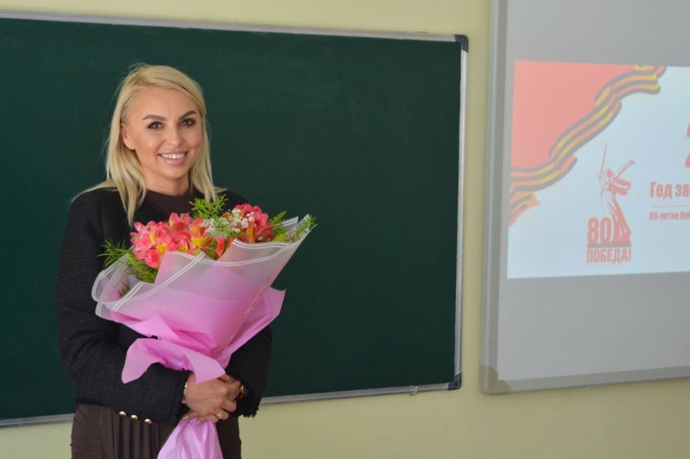 Анастасия Гридчина: В преддверии Дня Великой Победы с удовольствием провела парламентский урок в симферопольской школе № 30 имени А.А. Аматуни Анастасия Гридчина: В преддверии Дня Великой Победы с удовольствием провела парламентский урок в симферопольской школе № 30 имени А.А. Аматуни