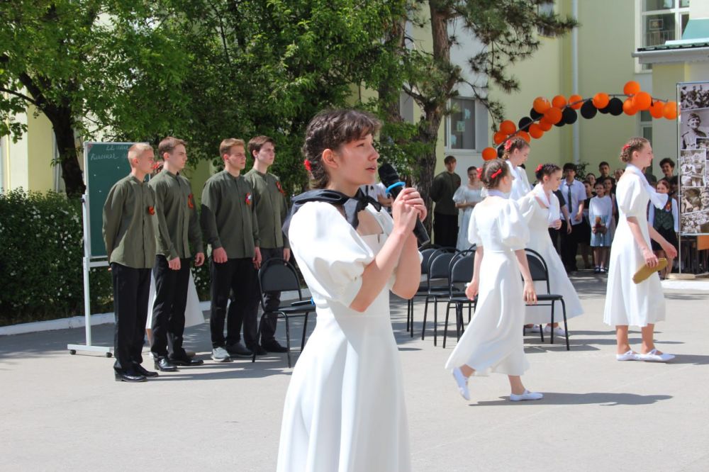 С Победой в сердце! Торжественное мероприятие, посвященное 80-летию Победы в Великой Отечественной войне, прошло в Лицее №1 С Победой в сердце! Торжественное мероприятие, посвященное 80-летию Победы в Великой Отечественной войне, прошло в Лицее №1