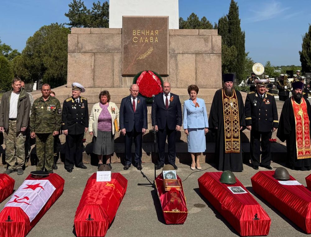 Владимир Немцев: На Мемориальном братском кладбище в поселке Дергачи состоялась торжественная церемония захоронения останков бойцов, павших на полях сражений за Севастополь в годы Великой Отечественной войны 1941–1945 годов